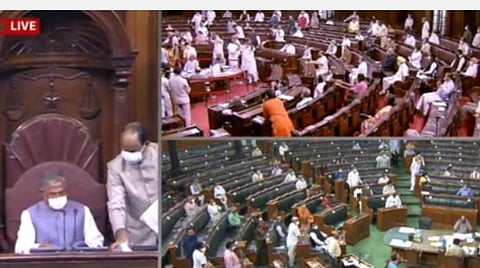 மாநிலங்களவையில் வேளாண் மசோதாக்களுக்கு எதிராக எதிர்க்கட்சி எம்.பி.க்கள் கோஷமிட்ட காட்சி : படம் ஏஎன்ஐ