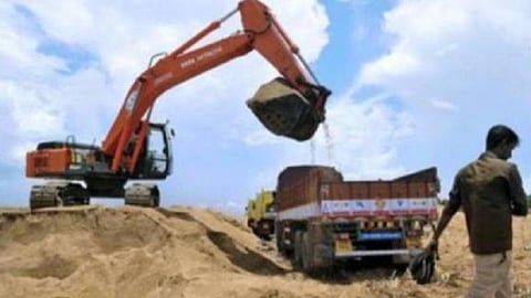 சிவகங்கை மாவட்டத்தில் சவுடு, கிராவல் மண் அள்ள தடை கோரி வழக்கு: ஆட்சியர் பதிலளிக்க உயர் நீதிமன்றம் உத்தரவு