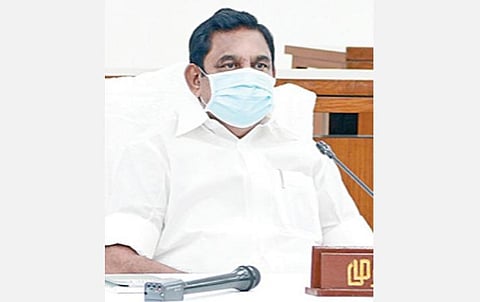 ”ஒரே நாடு, ஒரே ரேஷன் அட்டை” திட்ட செயலாக்கம் குறித்த ஆலோசனைக் கூட்டம் முதல்வர் பழனிசாமி தலைமையில் சென்னை தலைமைச் செயலகத்தில் நேற்று நடைபெற்றது. இதில் துணை முதல்வர் ஓ.பன்னீர்செல்வம், அமைச்சர்கள், தலைமைச் செயலாளர் க.சண்முகம், நிதித்துறை செயலாளர் எஸ்.கிருஷ்ணன், உணவுத் துறை செயலாளர்  தயானந்த் கட்டாரியா, நுகர்பொருள் வாணிபக் கழக மேலாண்மை இயக்குநர் எம்.சுதாதேவி, கூட்டுறவுச் சங்கங்களின் பதிவாளர் இல.சுப்பிரமணியன், உணவுப் பொருள் வழங்கல் பாதுகாப்புத் துறை ஆணையர் சஜ்ஜன்சிங் ஆர்.சவான் மற்றும் அரசு உயர் அலுவலர்கள் கலந்து கொண்டனர்.