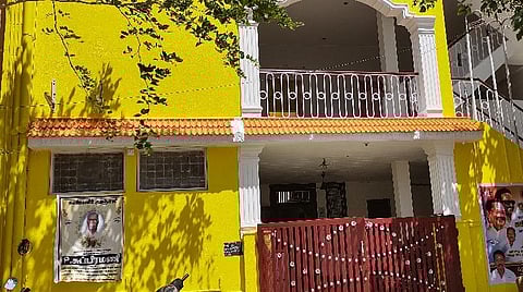 காட்பாடி கீழ் மோட்டூரில் உள்ள பூஞ்சோலை சீனிவாசனின் வீடு.