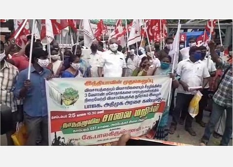 மத்திய அரசின் வேளாண் சட்ட எதிர்ப்பு: தமிழகம் முழுவதும் விவசாயிகள் போராட்டம் 