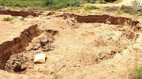 உயர் நீதிமன்றம் உத்தரவிட்டும் சிவகங்கை மாவட்டத்தில் தொடரும் மணல் கொள்ளை