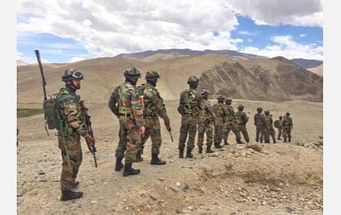 சீனாவின் எதிர்பார்ப்பை பொய்யாக்கும் வகையில் லடாக் எல்லையில் ‘நெருப்பு-சீற்றம்’ படை குவிப்பு: உறையும் குளிரில் ராணுவ வீரர்கள் கண்காணிப்பு