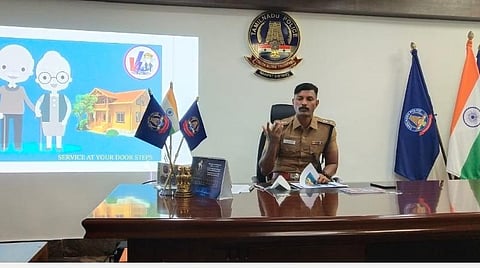 ராணிப்பேட்டை மாவட்டத்தில் மூத்த குடிமக்களுக்கான ‘வி ஃபார் யூ’ திட்டம் குறித்து விளக்கும் எஸ்.பி. மயில்வாகனன்.