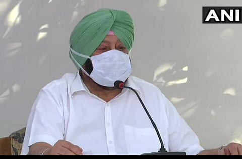 பஞ்சாப் முதல்வர் அமரிந்தர் சிங் பேட்டி அளித்த காட்சி : படம் | ஏஎன்ஐ.