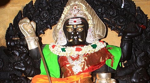 ராகுகாலத்தில் கோயிலுக்கு செல்லுங்கள்; துக்கமெல்லாம் தீர்க்கும் துர்கைக்கு எலுமிச்சை தீபம்