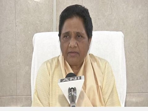 முதல்வராக இருக்க லாயக்கில்லை, யோகி ஆதித்யநாத்தை கோரக்பூர் மடத்துக்கோ, அயோத்திக்கோ அனுப்பி விடுங்கள், : தலித் பெண் சம்பவத்தை அடுத்து மாயாவதி ஆவேசம்