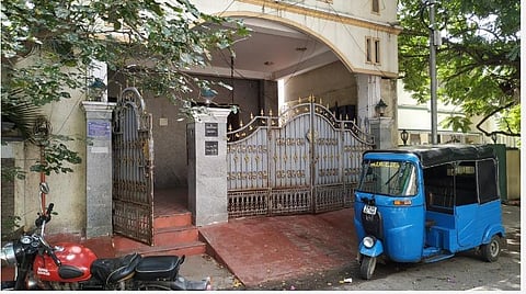 கொள்ளை நடந்த வீடு