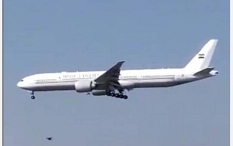 குடியரசுத் தலைவர், பிரதமரின் பயணத்துக்காக ‘ஏர் இந்தியா ஒன்' அதிநவீன விமானம்: ‘பறக்கும் கோட்டை' டெல்லி வந்தது