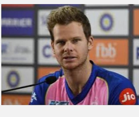 உலகத் தரமான ஸ்டீவ் ஸ்மித், சுனில் நரைன் போல் இலக்கற்ற மட்டை சுழற்றலில் ஈடுபடலாமா?