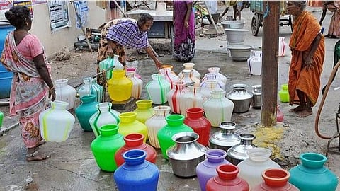 துர்நாற்றம் வீசும் மதுரை மாநகராட்சி குடிநீர்: கழிவு நீர் கலப்பதால் மக்கள் அச்சம்