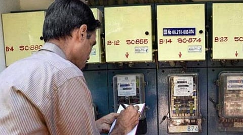 மின் கட்டண கணக்கீட்டில் குளறுபடி நடந்ததாக தொடர்ந்த மறுஆய்வு வழக்கு தள்ளுபடி