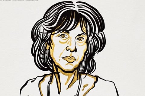 அமெரிக்கப் பெண் கவிஞர் லூயி க்ளுக்.