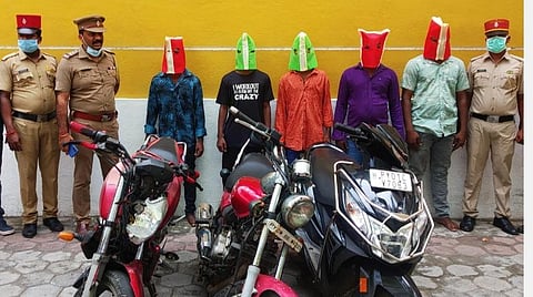 விஜய் சேதுபதி ரசிகர் மன்றத் தலைவர் கொலை வழக்கில் கைது செய்யப்பட்ட ராஜசேகர் உள்ளிட்டவர்கள்.