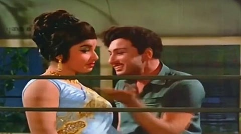 ’எதையும் அளவின்றி கொடுப்பவன்’ என்று எம்ஜிஆருக்கு கலைஞர் சொன்ன பாட்டு வரி; அண்ணா, கலைஞர், எம்.எல்.ஏ. எம்ஜிஆர், மொட்டைத்தலை எம்.ஜி.ஆர். - 50 ஆண்டுகளாகியும் மக்கள் மனதில் ‘எங்கள் தங்கம்’! 