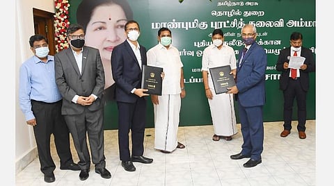 9 மாவட்டங்களில் ரூ.10,055 கோடி முதலீட்டில் 14 தொழில் நிறுவனங்கள் தொடங்க புரிந்துணர்வு ஒப்பந்தம்: முதல்வர் பழனிசாமி முன்னிலையில் கையெழுத்து