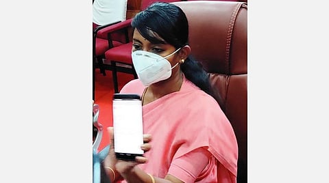 நீலகிரி மாவட்ட ஆட்சியர் ஜெ.இன்னசென்ட் திவ்யா