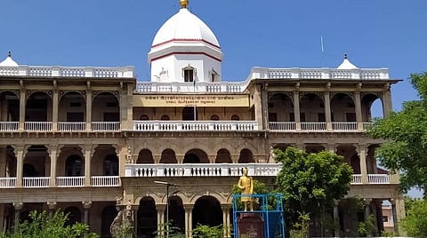 புதுக்கோட்டை ஆட்சியர் அலுவலகம்.