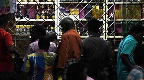 2016 முதல் எத்தனை டாஸ்மாக் கடைகள் மூடப்பட்டன?- தமிழக அரசு தெரிவிக்க உயர் நீதிமன்றம் உத்தரவு