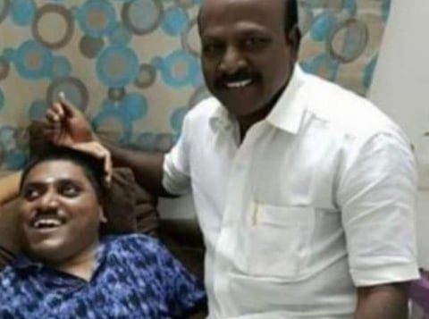 தன் மகன் அன்பழகனுடன் மா.சுப்பிரமணியம் | கோப்புப் படம்.