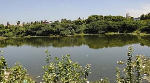 அரசு ரூ.3.48 கோடி நிதி ஒதுக்கீடு செய்தும் ஆதம்பாக்கம் ஏரியை புனரமைக்கும் பணியில் மெத்தனம்: கனமழை தொடங்கும் முன்பு சீரமைக்க மக்கள் கோரிக்கை