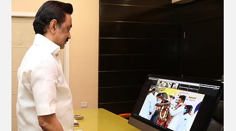 திருமண விழாவில் காணொலி காட்சி வாயிலாக பங்கேற்ற ஸ்டாலின்.