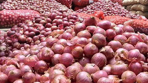 வரத்து குறைவால் உயரும் விலை: வெங்காயம் 10 நாட்களில் கிலோ ரூ.120-ஐ தொடும்