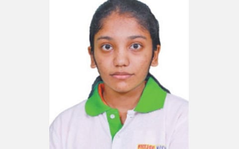 மருத்துவப் படிப்புகளுக்கான ‘நீட்’ தேர்வில் 700 மதிப்பெண் பெற்றது எப்படி? - கோவை மாணவி ஜி.தங்கம் விளக்கம்