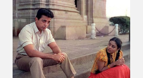 'நாலு பேருக்கு உதவும்னா எதுவும் தப்பில்ல’, ‘அவங்கள நிறுத்தச் சொல்லு நான் நிறுத்தறேன்’, ‘அஞ்சு வாங்கறோம், வாங்கி தாராவில நிறுத்துறோம்’, ‘இனிமே இப்படித்தான்’, ‘தென்பாண்டிச் சீமையிலே...’, ‘நிலா அது வானத்து மேலே’, ‘நீங்க நல்லவரா கெட்டவரா?’, ‘நாயக்கரே உனக்கு ஒண்ணும் ஆவாது நாயக்கரே...!’ - கமல், மணிரத்னம், இளையராஜாவின் ‘நாயகன்’... 33 ஆண்டுகள்! 