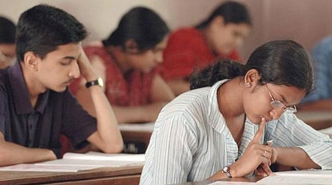 நீட் தேர்வு அமலுக்குப் பின் தமிழ்வழி மாணவர் சேர்க்கை சரிவு: மருத்துவக்கல்வி இயக்குநரகம் தகவல்