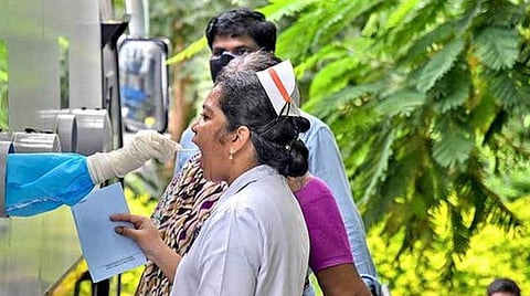 அக்டோபர் 25 தமிழக நிலவரம்: மாவட்ட வாரியாக கரோனா தொற்று உள்ளவர்களின் பட்டியல்