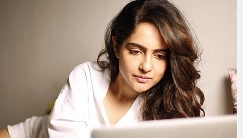 திருமணத்துக்கு மறுத்த இந்தி சின்னதிரை நடிகைக்கு கத்திக்குத்து: தயாரிப்பாளர் கைது