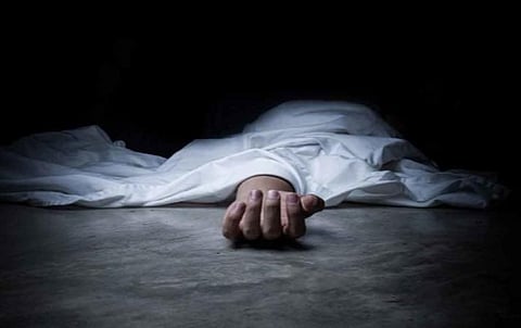 அரசு மருத்துவமனை கரோனா வார்டில் பணியாற்றிய முதுநிலை மருத்துவ முதலாமாண்டு மாணவர் நட்சத்திர ஓட்டல் அறையில் மர்ம மரணம்: ரூ.50 லட்சம் இழப்பீடு வழங்க கோரிக்கை