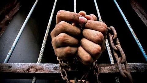 நெல்லையில் கிறிஸ்தவ கல்லறைகளை சேதப்படுத்திய 8 பேர் தேசிய பாதுகாப்பு சட்டத்தில் கைது