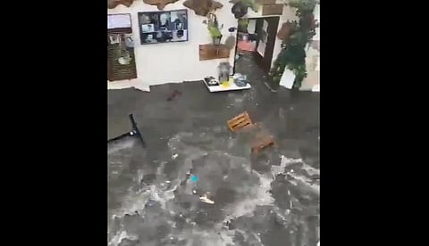 துருக்கியில் நிலநடுக்கத்தை தொடர்ந்து சுனாமி தாக்குதல்