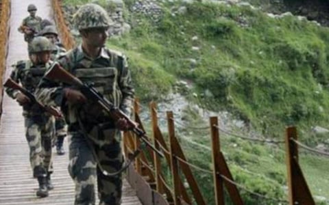 காஷ்மீர் எல்லையில் போர்நிறுத்தம் மீறல்: கோயில், வீடுகள் மீது மோட்டார் ஷெல்கள் தாக்கி பாகிஸ்தான் அட்டூழியம்