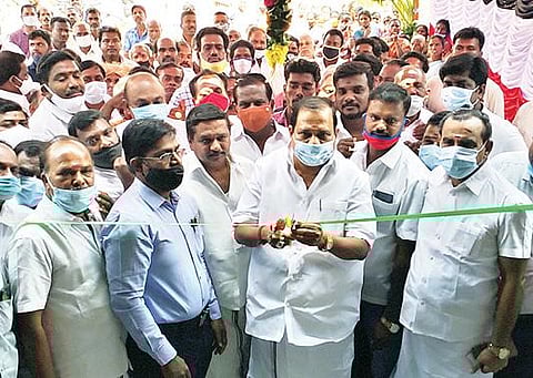 துரிஞ்சாபுரம் அடுத்த கருத்துவாம்பாடியில் பால் குளிர்விப்பு மையத்தை திறந்து வைத்த மாவட்ட ஆவின் தலைவர் அக்ரி எஸ்.எஸ்.கிருஷ்ணமூர்த்தி.