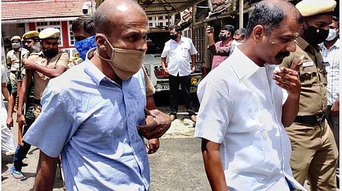 இருட்டறையில் அடைத்துக் கொலை செய்ய முயற்சி: நீதிபதியிடம் சயான், மனோஜ் புகார்