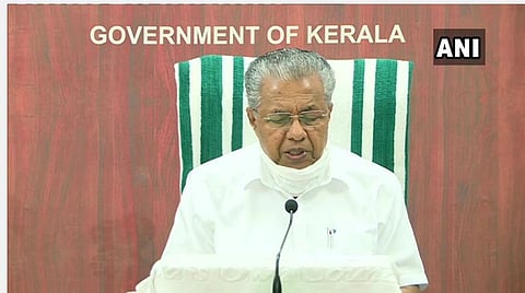 கேரள முதல்வர் பினராயி விஜயன் நிருபர்களுக்கு பேட்டி அளித்த காட்சி : படம் ஏஎன்ஐ