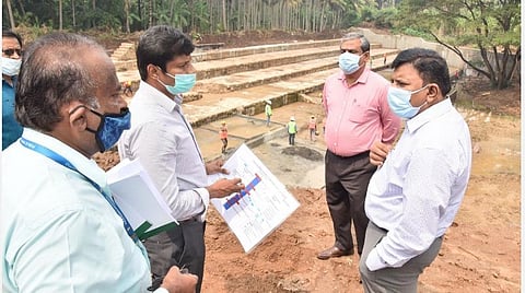 வளர்ச்சிப் பணிகள், பருவமழை முன்னேற்பாடுகள்: கோவையில் தொழில்துறை முதன்மைச் செயலாளர் நேரில் ஆய்வு