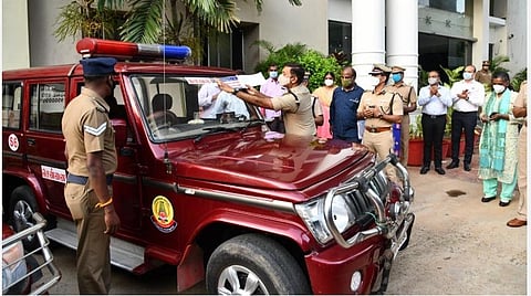 ரோந்து வாகனத்தில் புகார் அளிக்கும் திட்டம்: சென்னை காவல் ஆணையர் தொடங்கி வைத்தார்