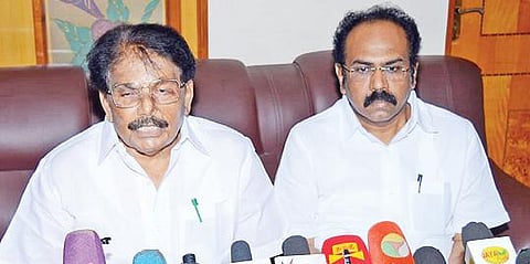 பேட்டியளித்த முன்னாள் அமைச்சர்கள் சாத்தூர் ராமச்சந்திரன், தங்கம் தென்னரசு.