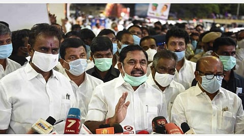 கோவைக்கு வந்த முதல்வர் கே.பழனிசாமி செய்தியாளர்களிடம் பேசிய போது எடுத்த படம். படம் : ஜெ.மனோகரன்