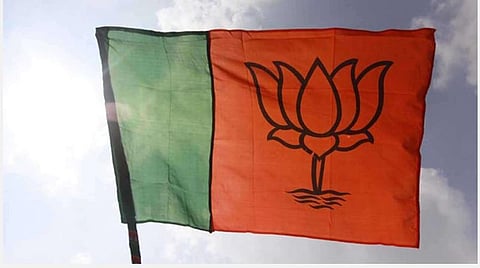 திருத்தணியில் பாஜக வேல் யாத்திரை தொடங்க நடைபெற்ற பந்தல் அமைக்கும் பணியை தடுத்த போலீஸார்