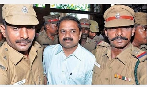 பேரறிவாளனுக்கு 2 வாரம் பரோல் நீட்டிப்பு: உயர் நீதிமன்றம் உத்தரவு