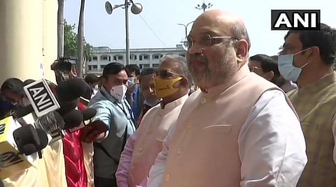 சாமி தரிசனம் முடிந்தபின் உள்துறை அமைச்சர் அமித் ஷா பேட்டி அளித்த காட்சி: படம் | ஏஎன்ஐ.