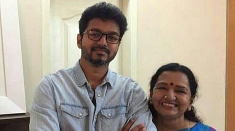 தந்தையிடம் விஜய் பேசாதது ஏன்? நான் கட்சியின் பொருளாளர் இல்லை: விஜய்யின் தாய் ஷோபா பேட்டி