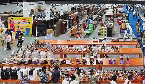 கோபி ஜெகன் மெட்டல் மார்ட் வீட்டு உபயோகப் பொருட்கள் ஷோரூமில் தீபாவளி சிறப்பு விற்பனை தொடங்கியுள்ளது.