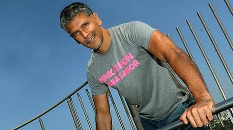 கோவாவில் பூனம் பாண்டேவைத் தொடர்ந்து மிலிந்த் சோமனின் நிர்வாணப் புகைப்படத்தால் சர்ச்சை