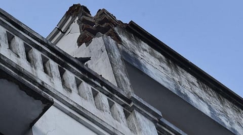 சேதமடைந்த பகுதி. | படங்கள்: எம்.சாம்ராஜ்.